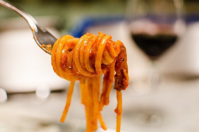 It is one of the most used sauces in Italy to eat pasta, the nimbre comes from the Italian village of amatricie from where it is believed to originate.