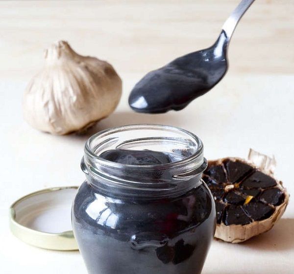 Recipe of black garlic mayonnaise with the Thermomix