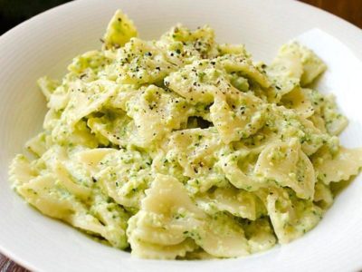 Farfalle with zucchini cream with thermomix