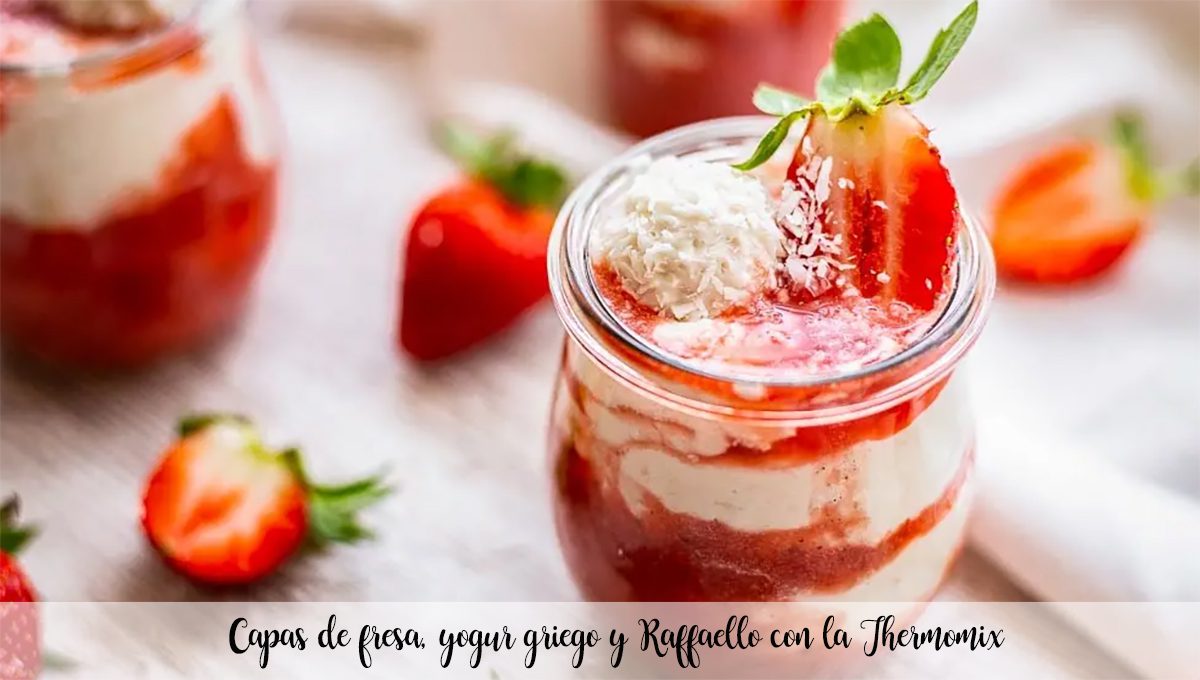 Layers of strawberry, Greek yogurt and Raffaello with the Thermomix