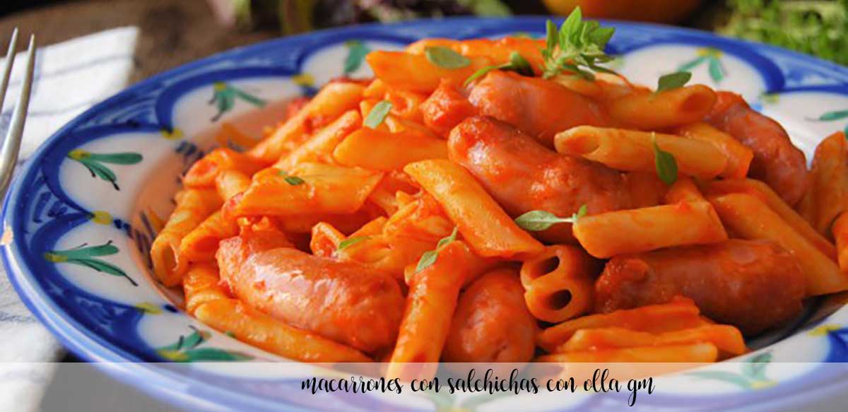 Macaroni and sausages in pot GM