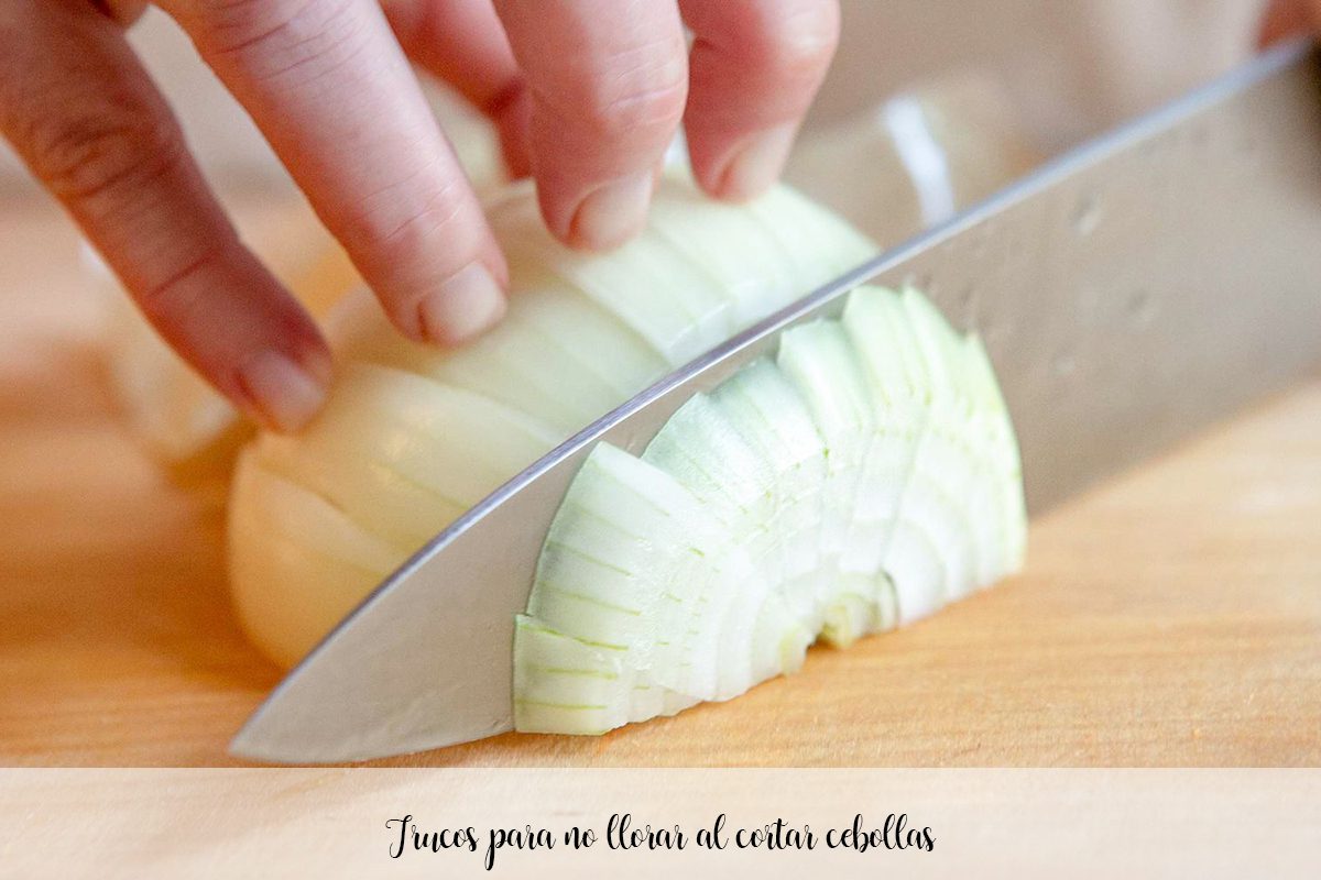 Tricks to avoid crying when cutting onions