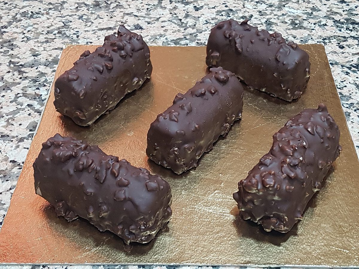 Iced chocolate ingots and crunchy walnuts with thermomix