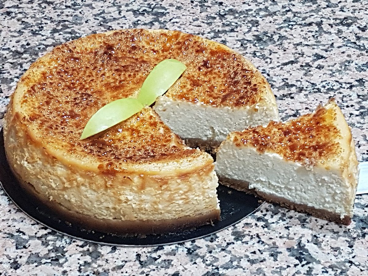 Brulee cake with cheese and apples with thermomix