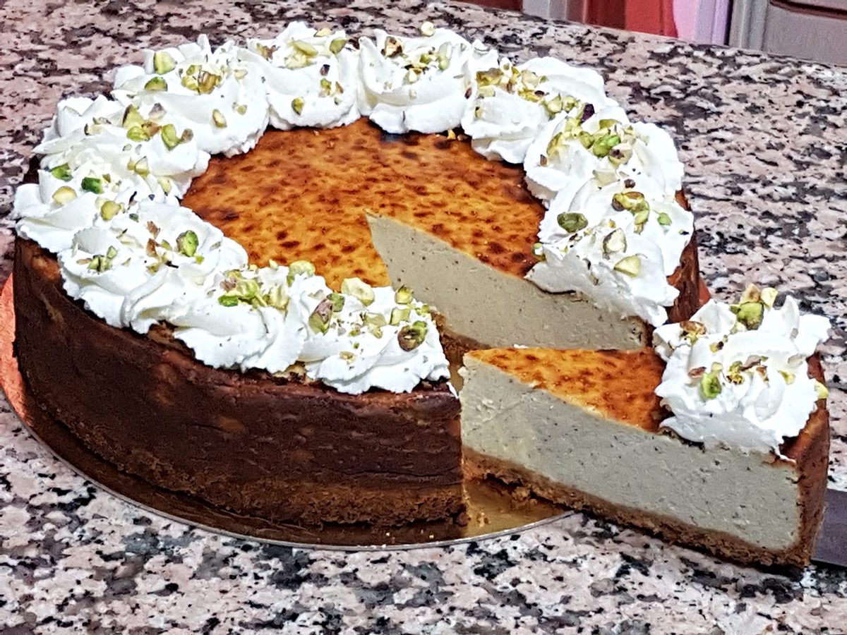 Cheesecake with cookies and pistachios with thermomix