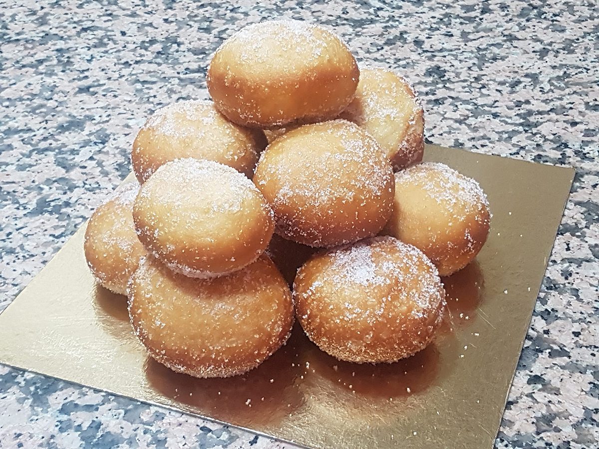 Donut balls filled with cream with thermomix