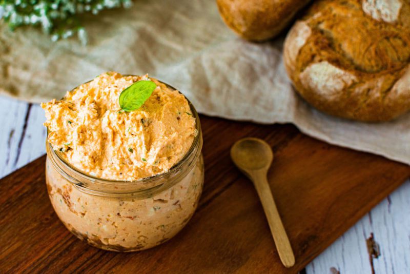 Dip of feta and quark with dry tomatoes 