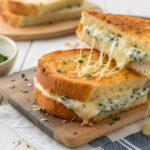 Four cheese sandwich in garlic bread with air fryer - Airfryer